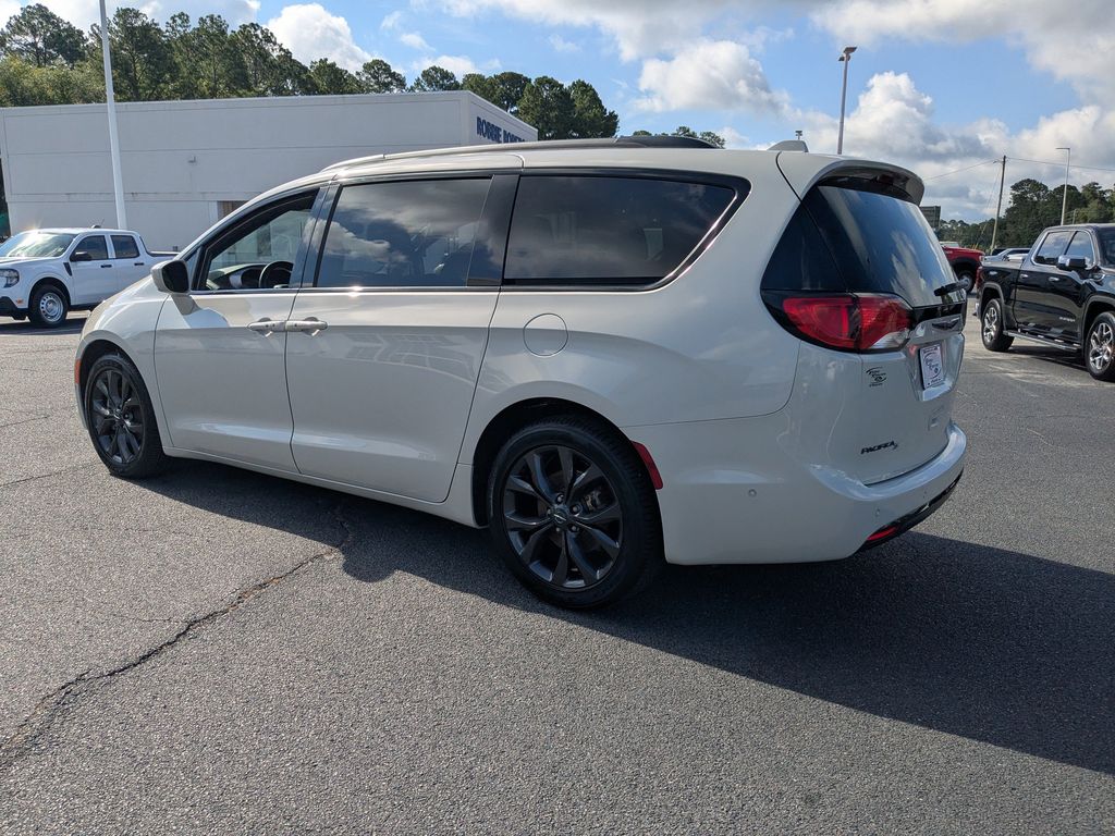 2020 Chrysler Pacifica Touring L Plus - Luxury White Pearlcoat exterior view 6