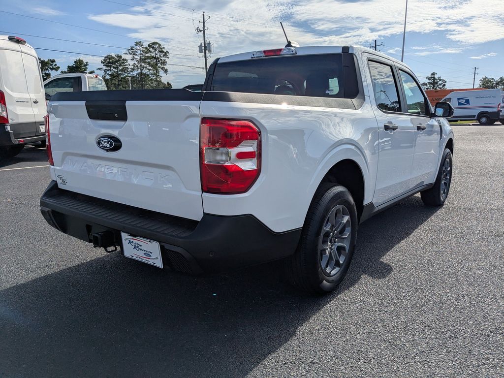 2025 Ford Maverick XLT - Oxford White exterior view 4