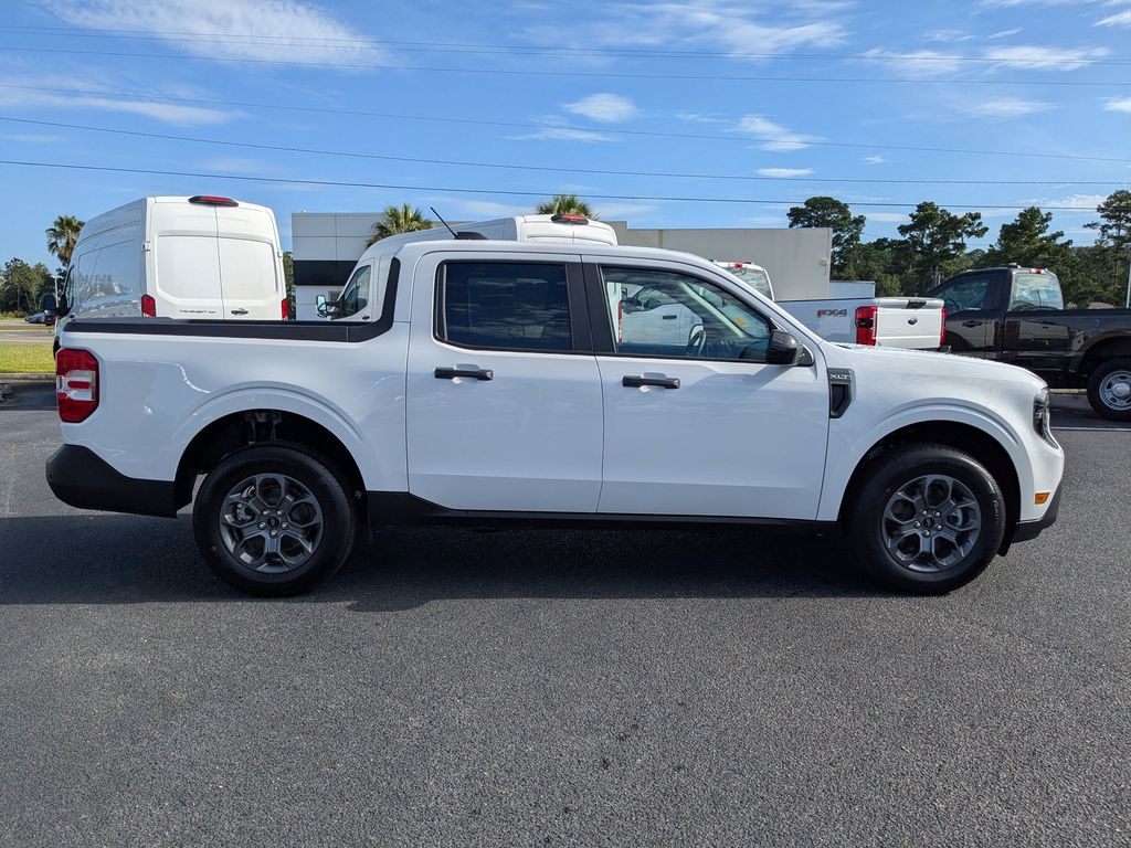 2025 Ford Maverick XLT - Oxford White exterior view 3