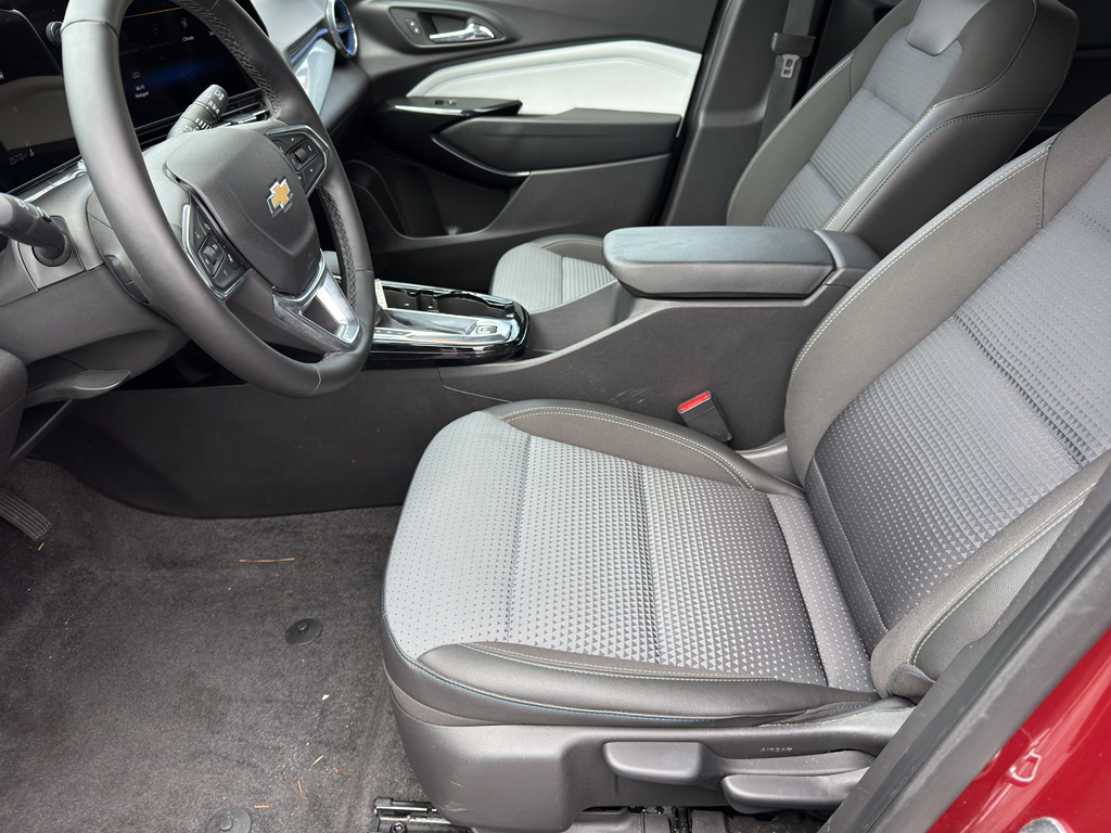 2025 Chevrolet Trax LT - 10