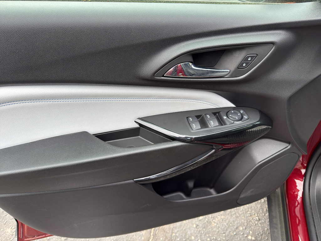 2025 Chevrolet Trax LT - 8