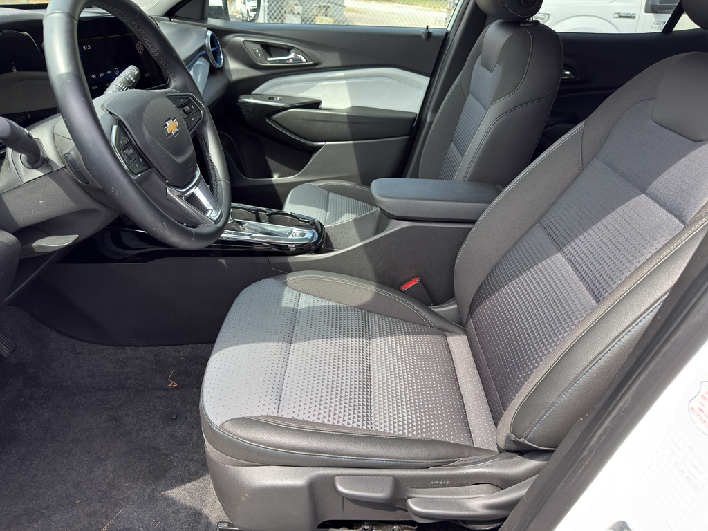 2025 Chevrolet Trax LT - 10