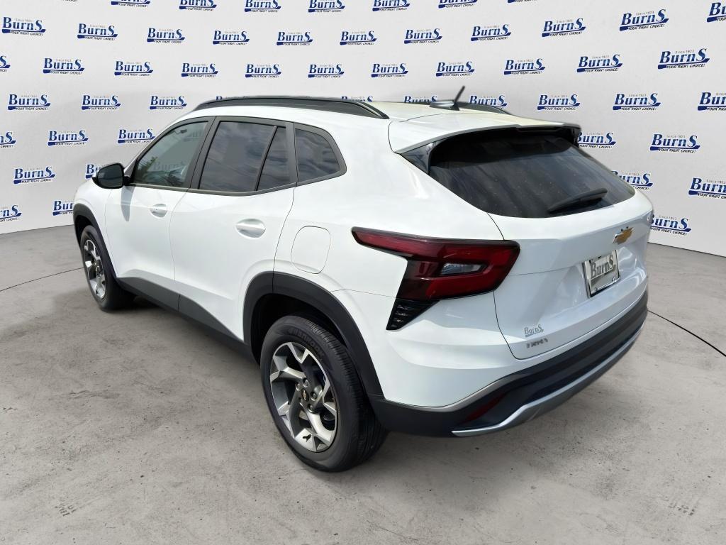 2025 Chevrolet Trax LT - 4
