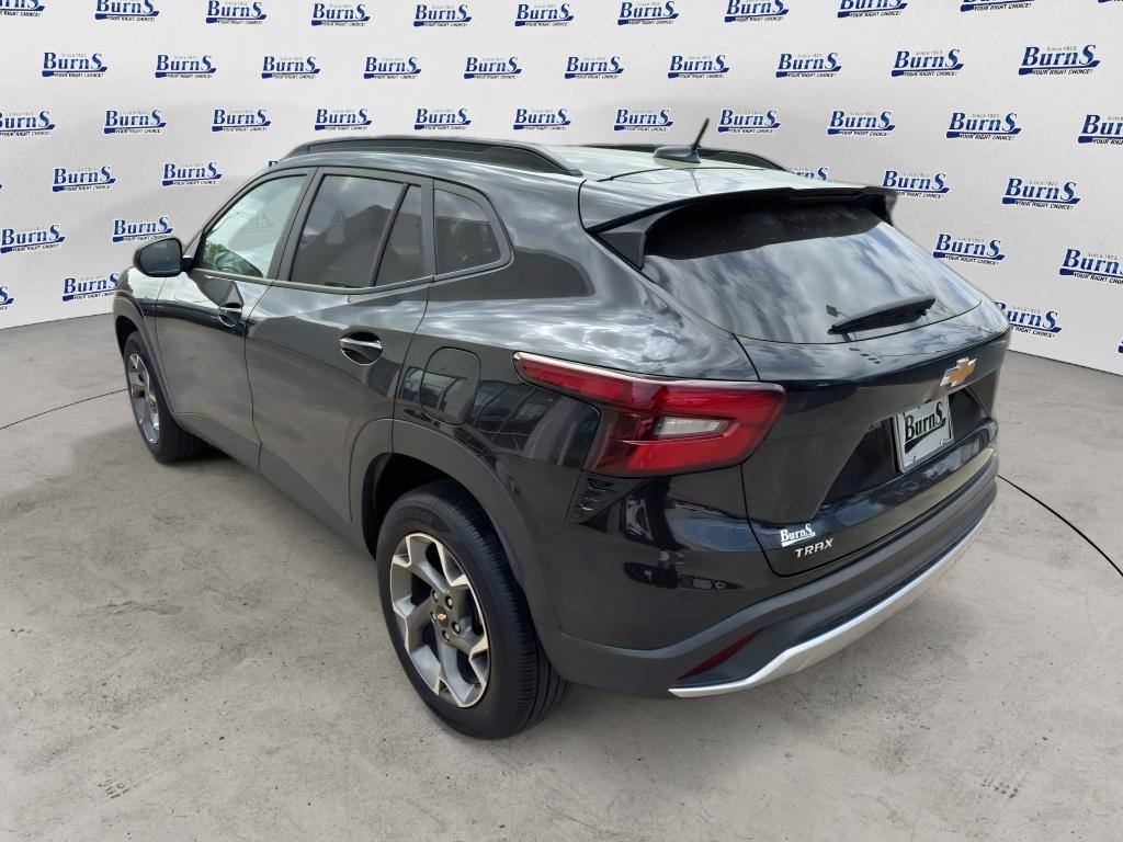 2025 Chevrolet Trax LT - 4