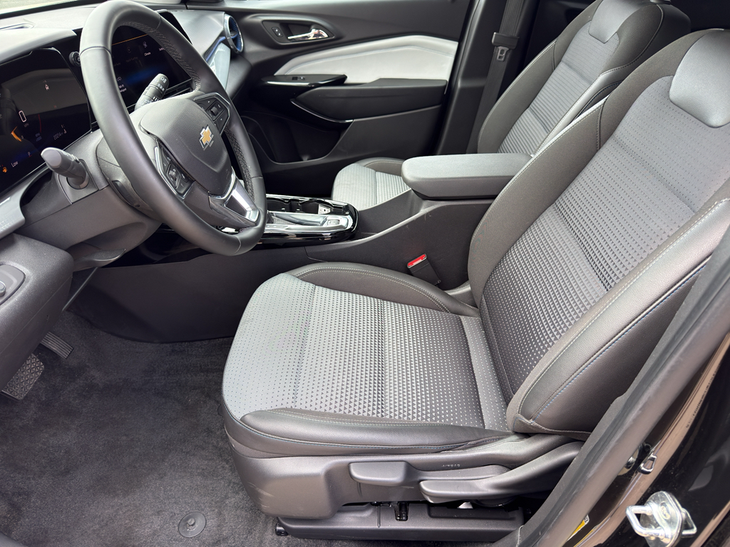 2025 Chevrolet Trax LT - 10