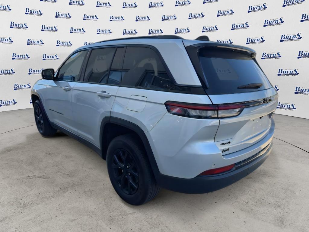 2024 Jeep Grand Cherokee Altitude - 3