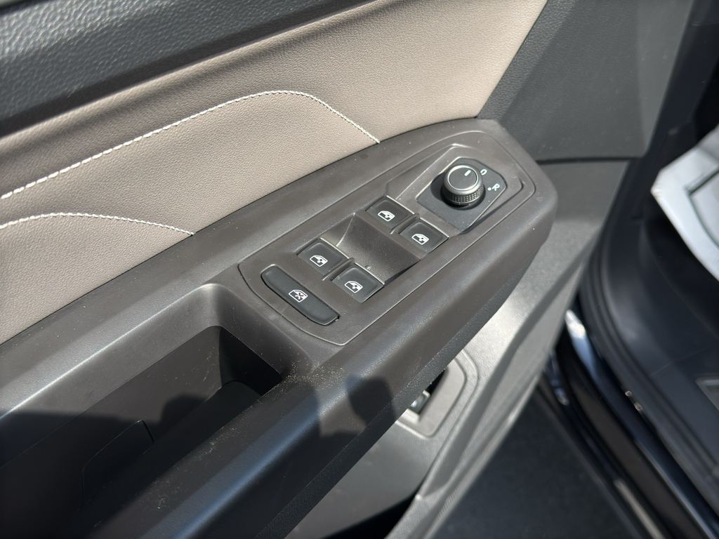 2023 Volkswagen Atlas 2.0T SE w/Technology - 9