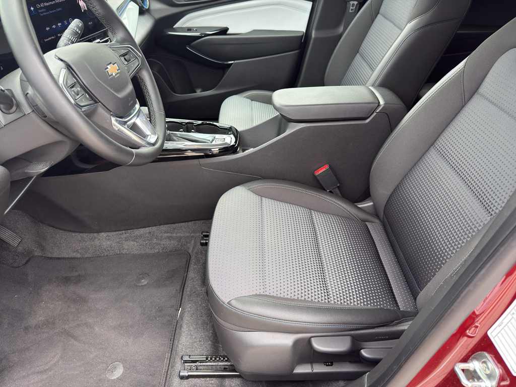 2025 Chevrolet Trax LT - 10