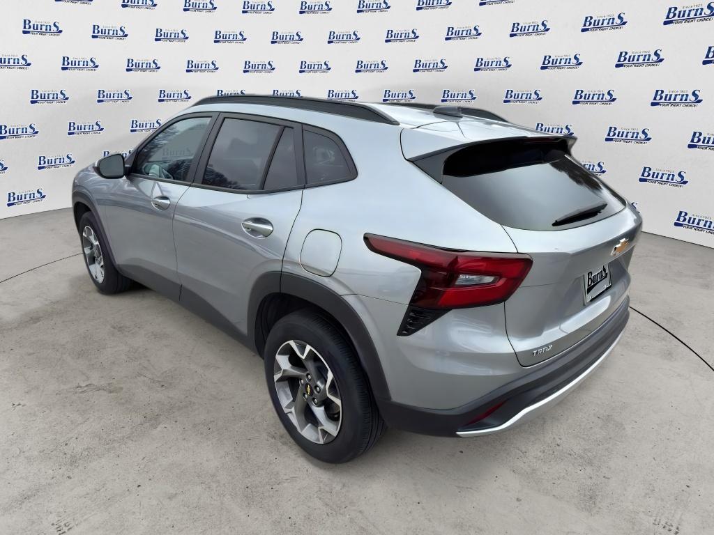 2025 Chevrolet Trax LT - 4