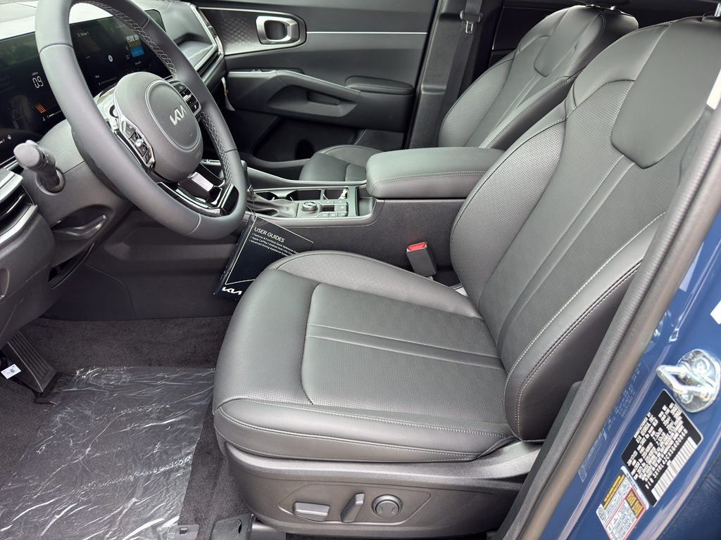 2025 Kia Sorento S - 9