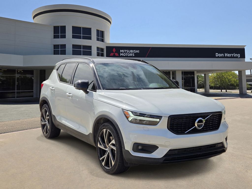 2022 Volvo XC40