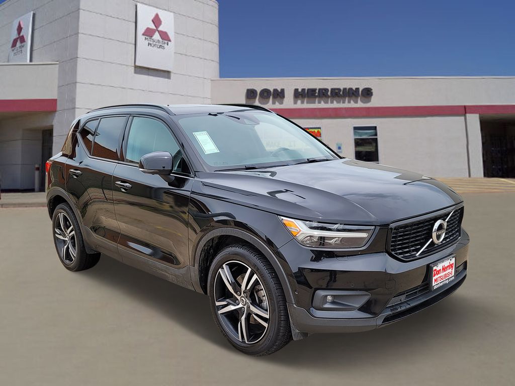 2022 Volvo XC40