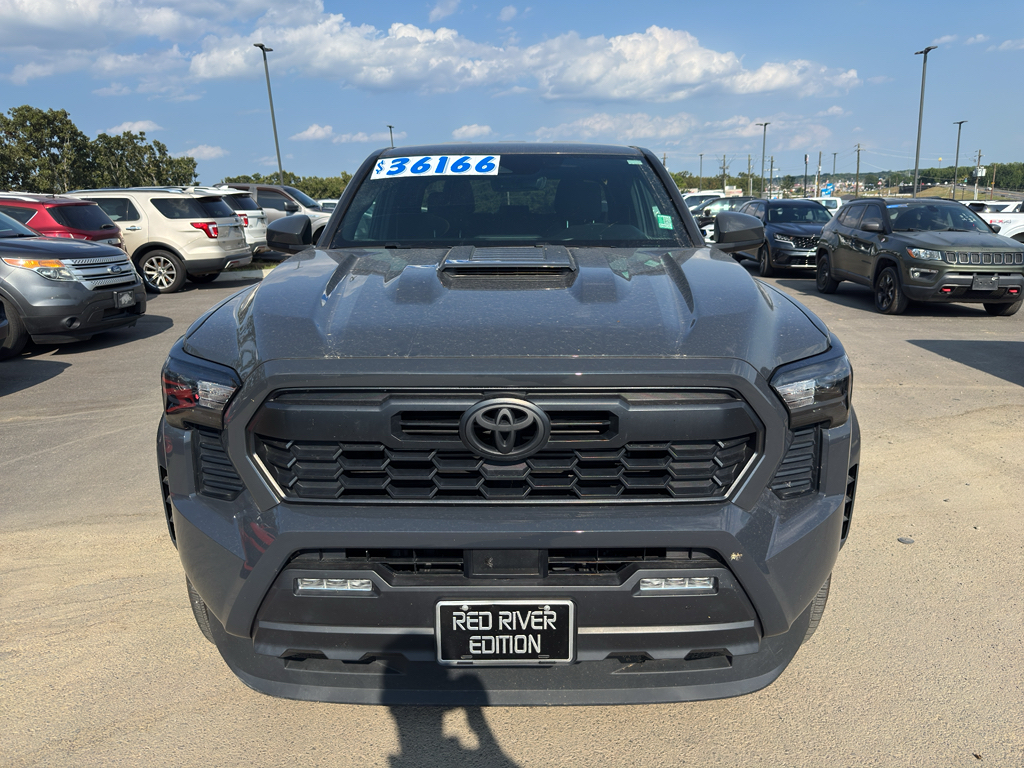 2024 Toyota Tacoma TRD Sport photo 2