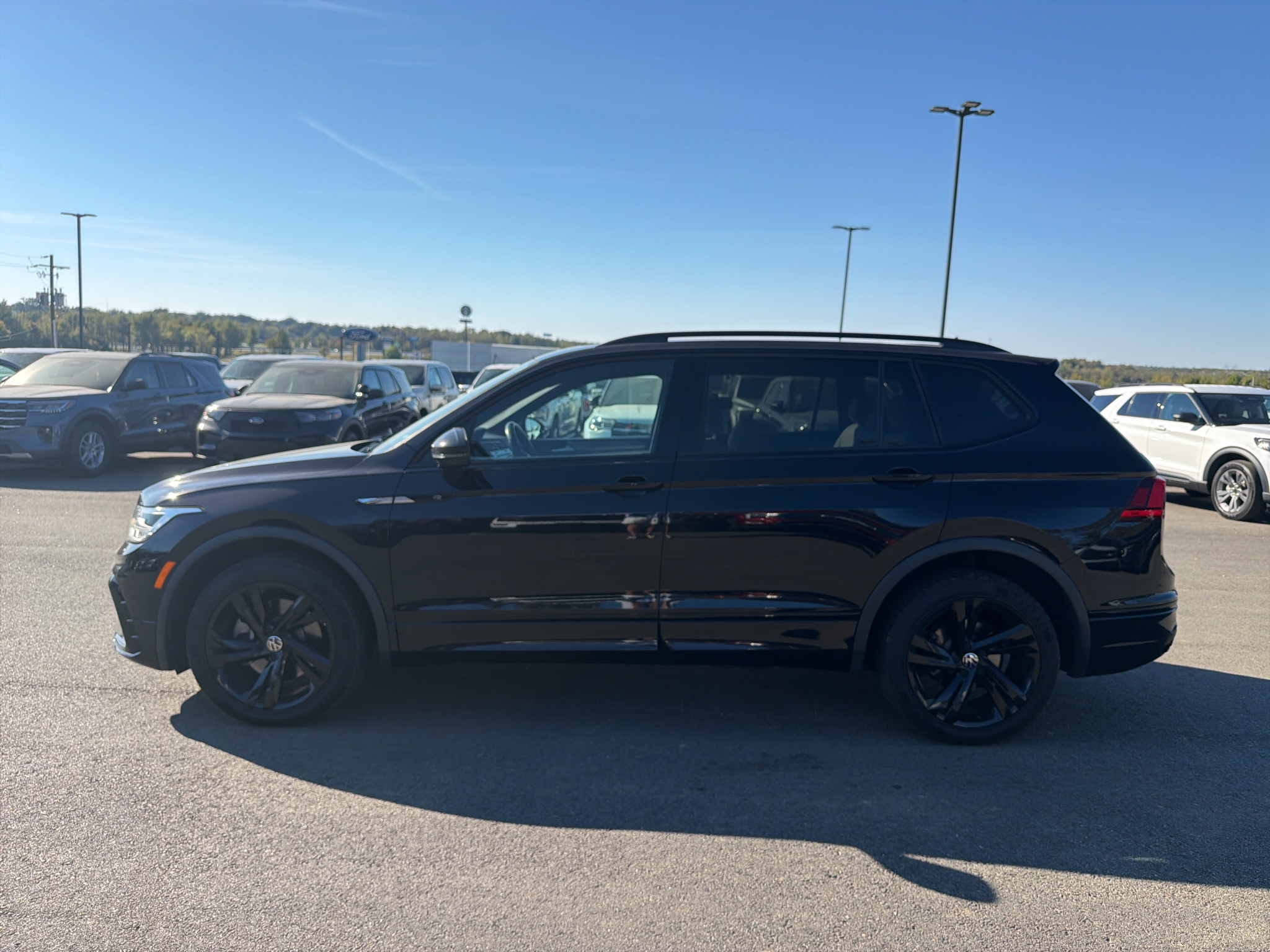 2023 Volkswagen Tiguan SE R-Line Black photo 6