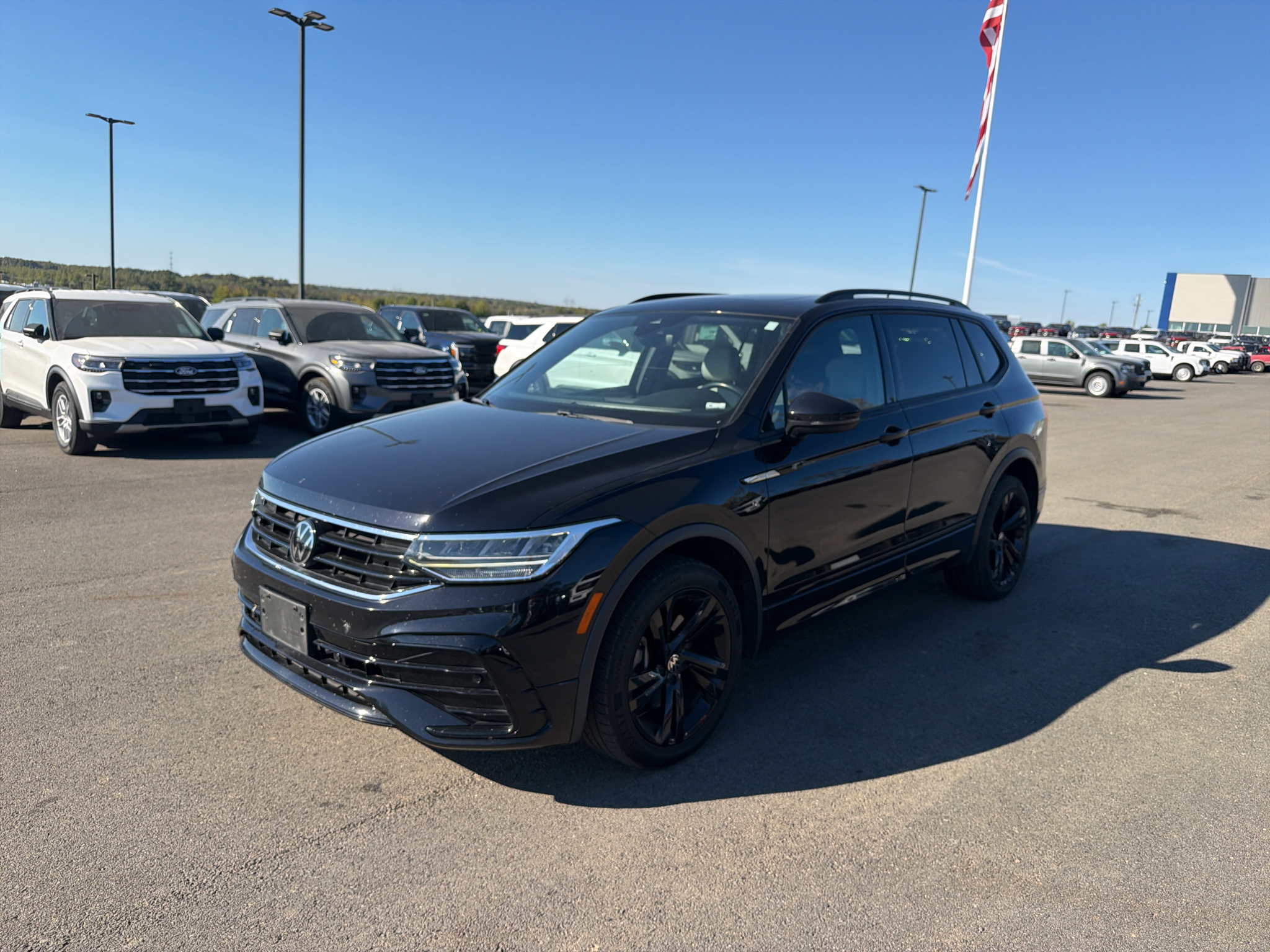 2023 Volkswagen Tiguan SE R-Line Black photo 5