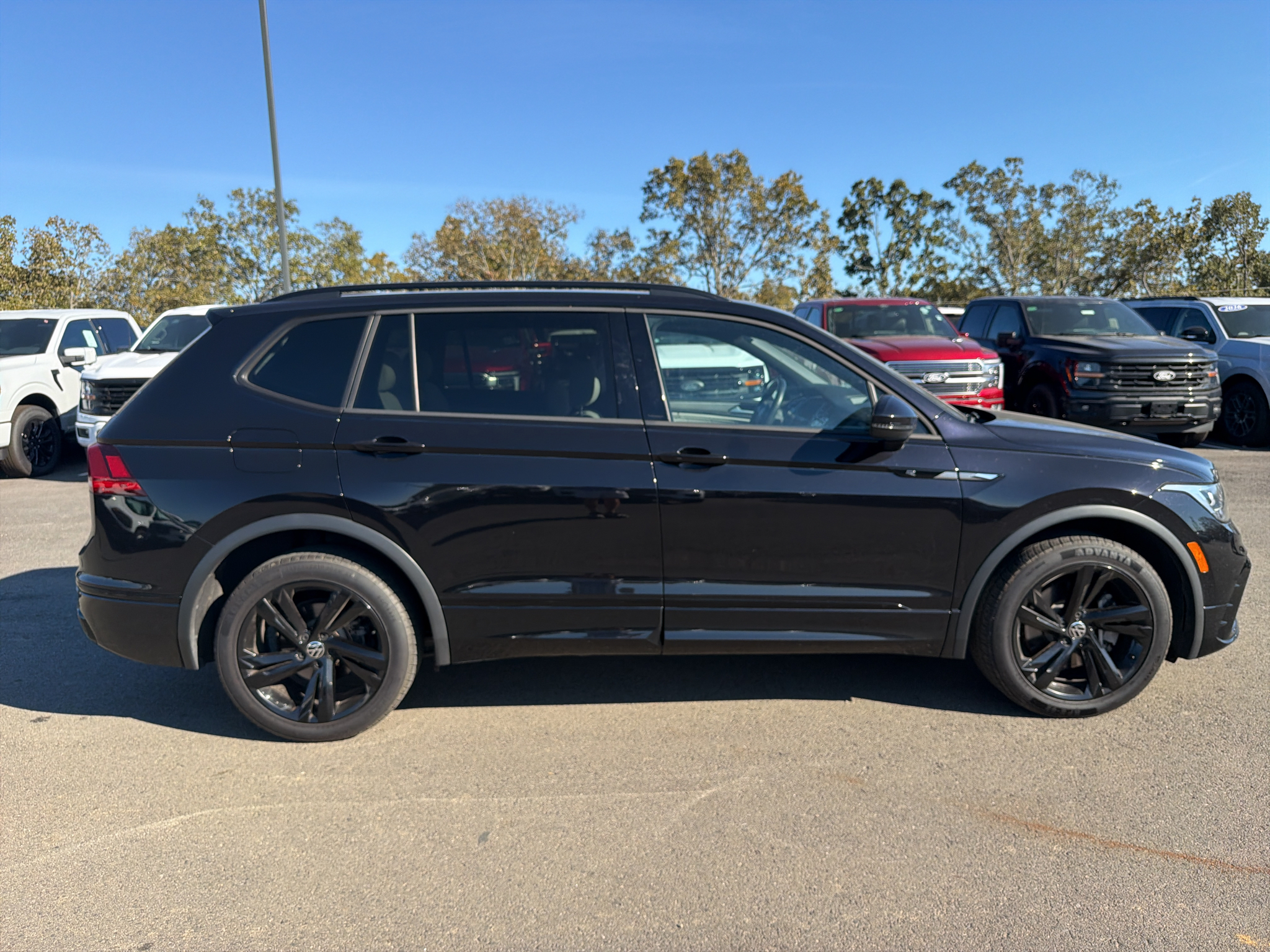 2023 Volkswagen Tiguan SE R-Line Black photo 3