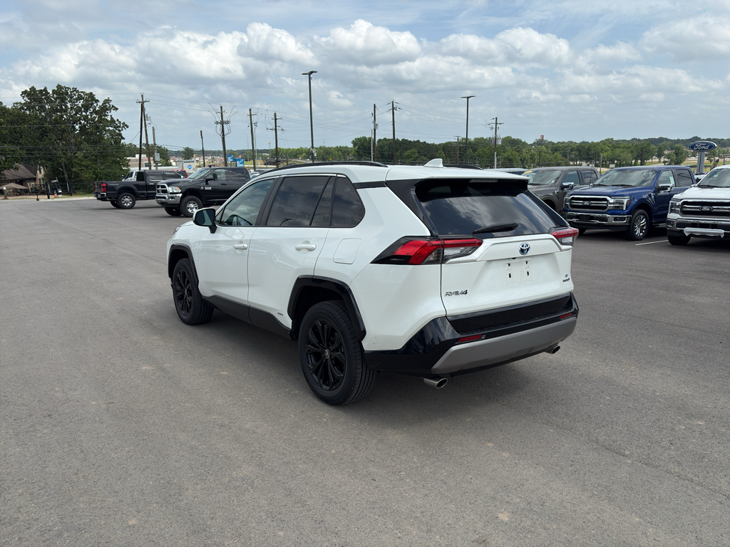 2022 Toyota RAV4 Hybrid SE photo 2