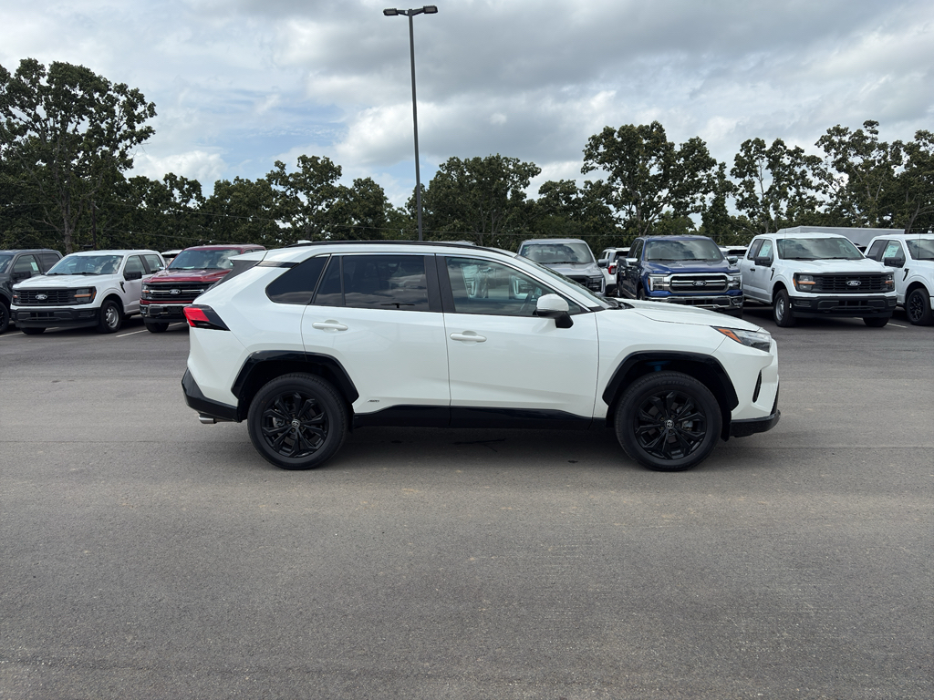 2022 Toyota RAV4 Hybrid SE photo 5
