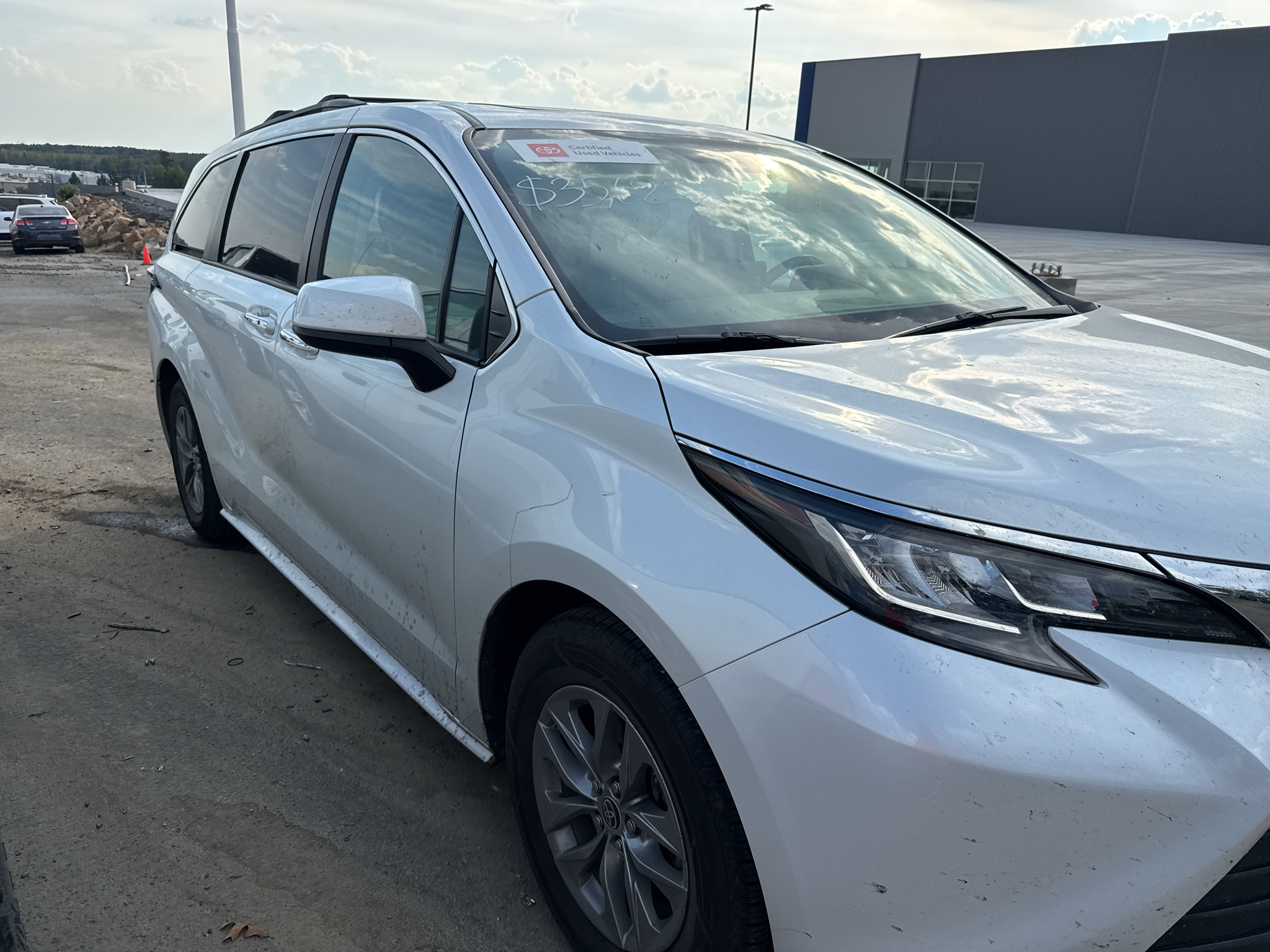 2022 Toyota Sienna XLE photo 4