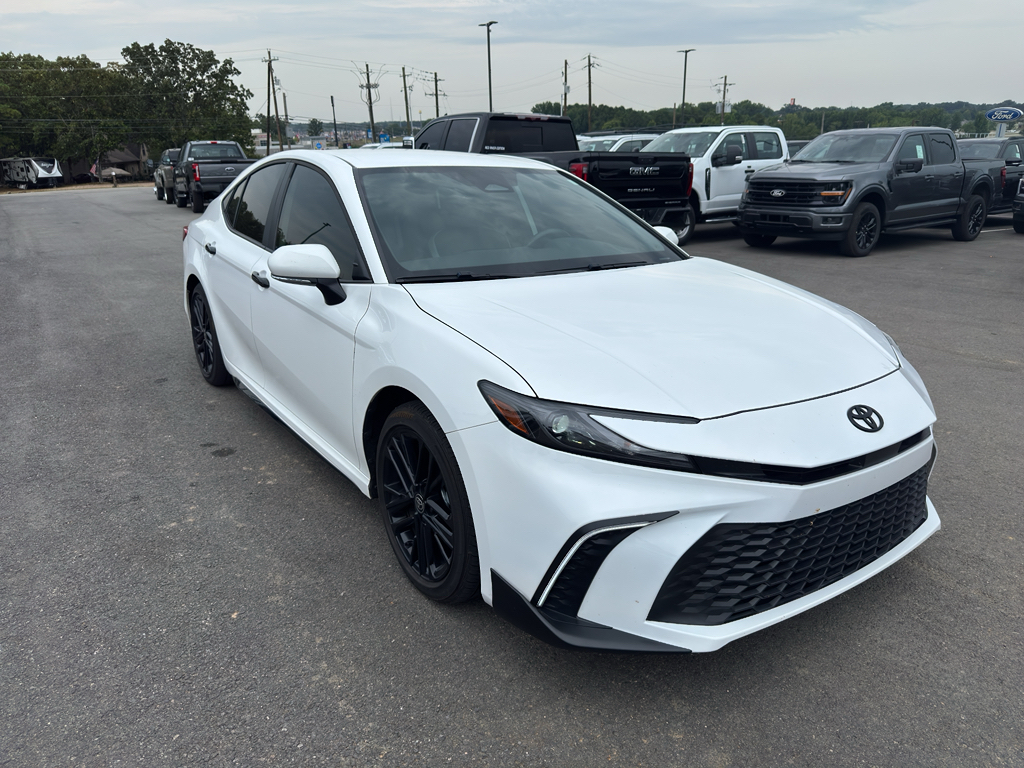 2025 Toyota Camry Hybrid SE photo 3