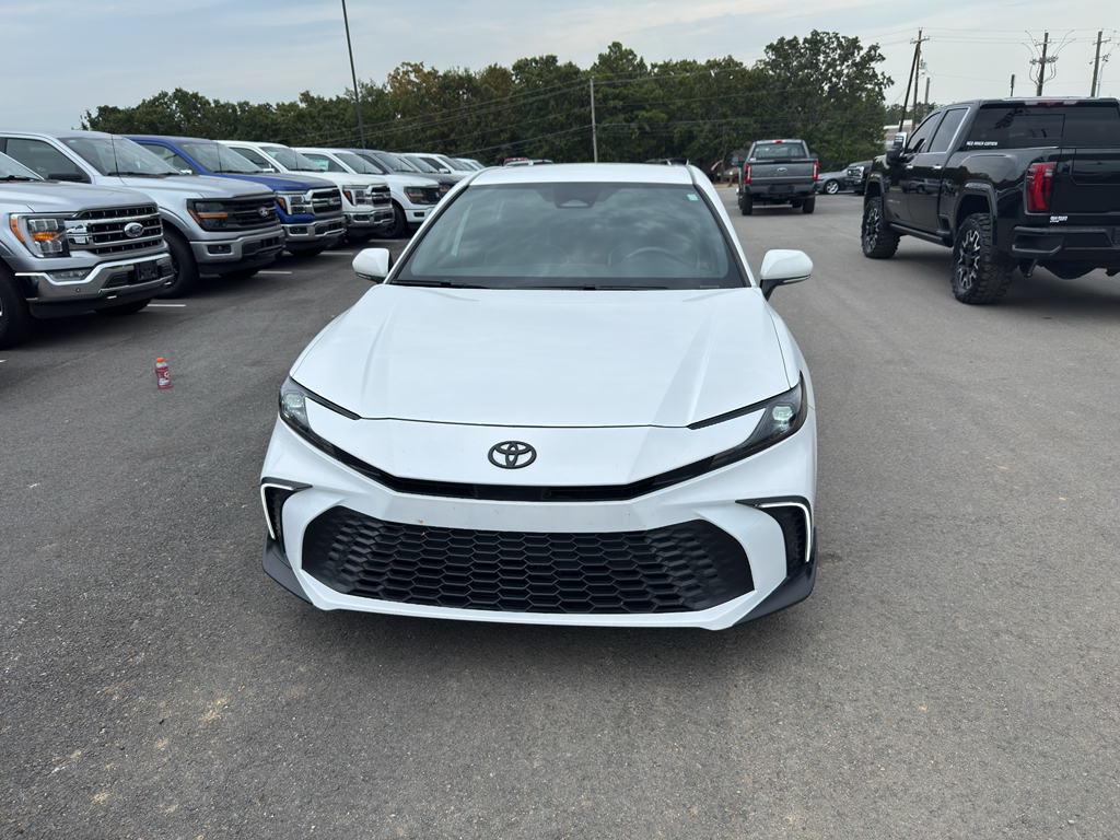 2025 Toyota Camry Hybrid SE photo 2