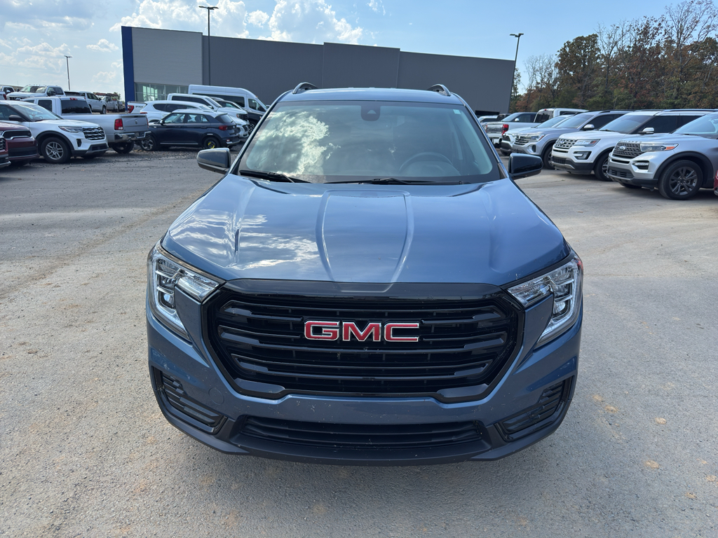 2024 GMC Terrain SLE photo 2