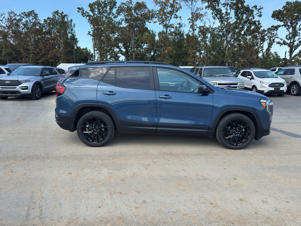 2024 GMC Terrain SLE photo 4