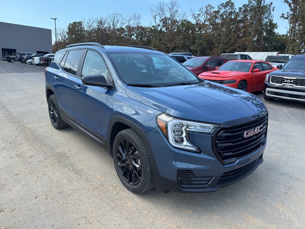 2024 GMC Terrain SLE photo 3