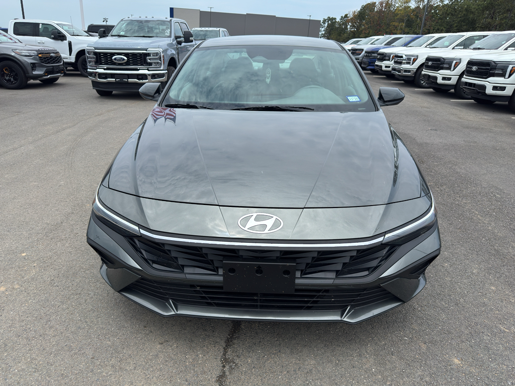 2026 Hyundai Elantra SEL Sport photo 2