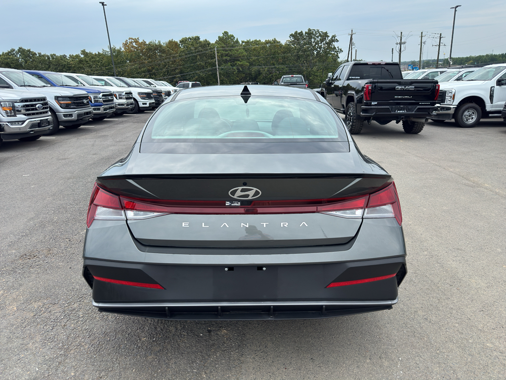 2026 Hyundai Elantra SEL Sport photo 6