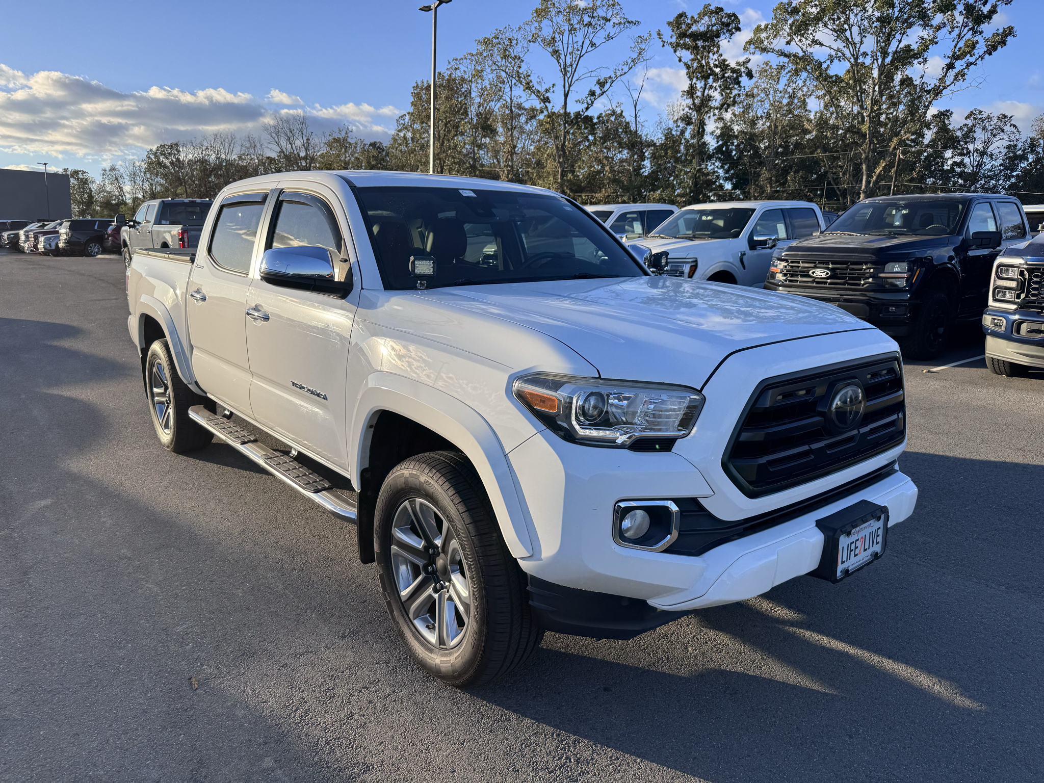 2018 Toyota Tacoma Limited photo 3
