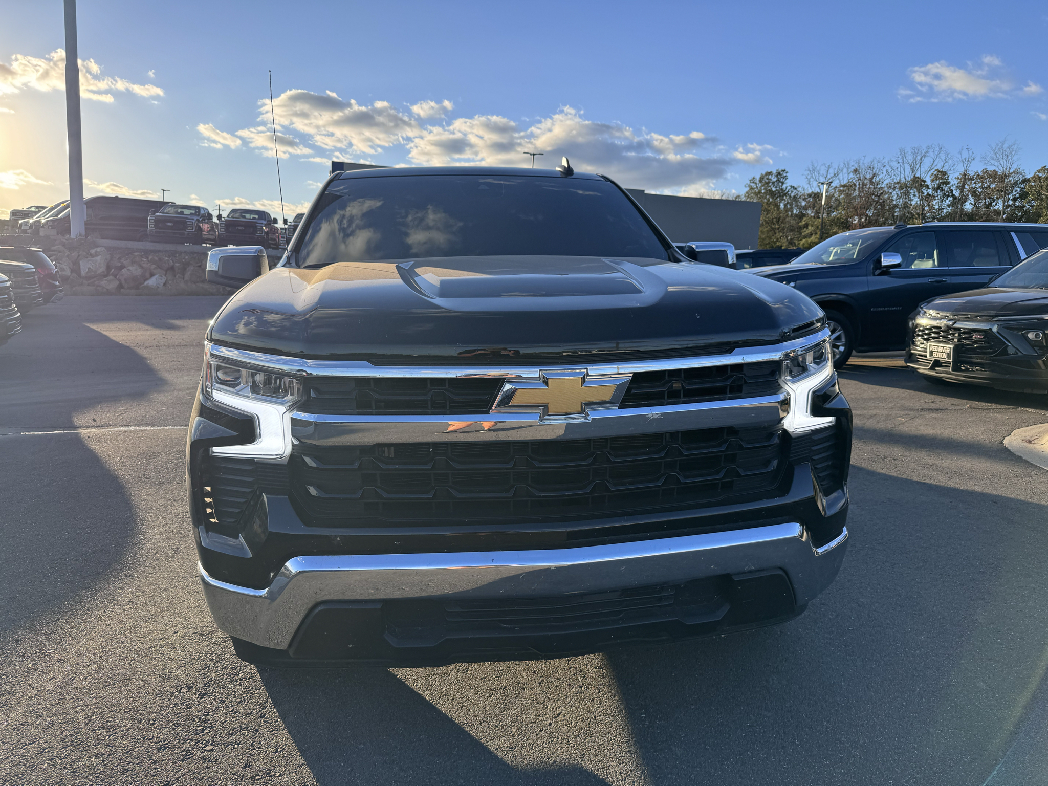 2025 Chevrolet Silverado LT photo 2