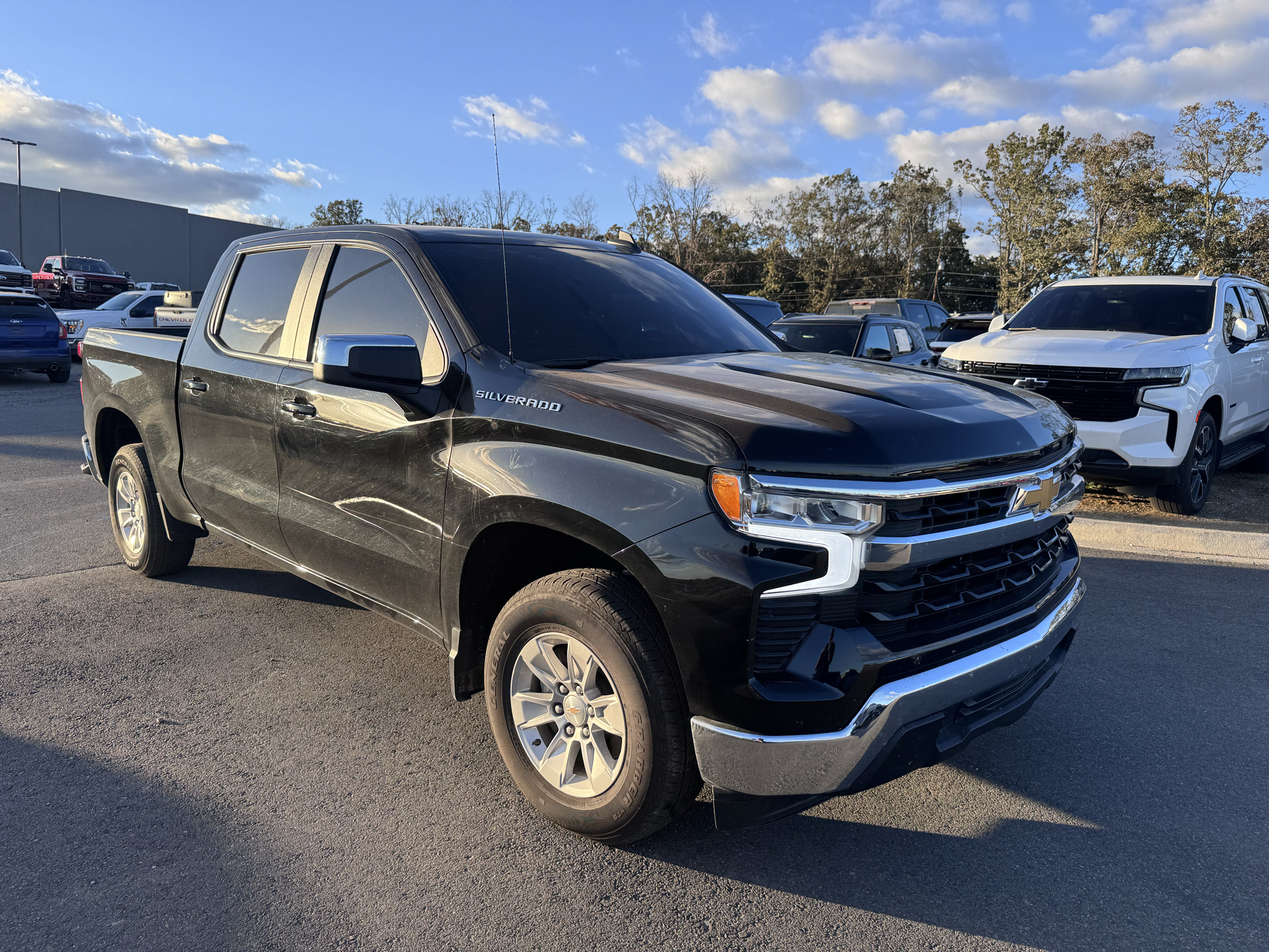 2025 Chevrolet Silverado LT photo 3