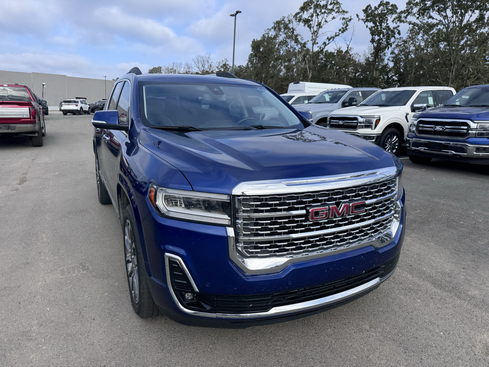 2023 GMC Acadia Denali photo 3