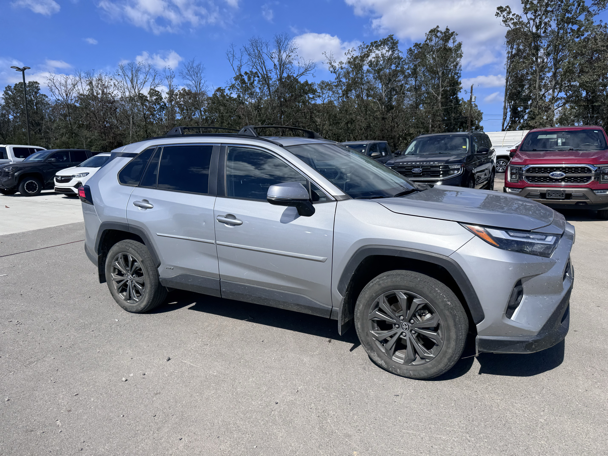 2025 Toyota RAV4 Hybrid Hybrid XLE Premium photo 6