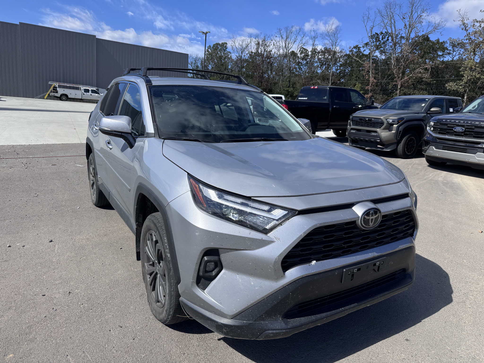 2025 Toyota RAV4 Hybrid Hybrid XLE Premium photo 4