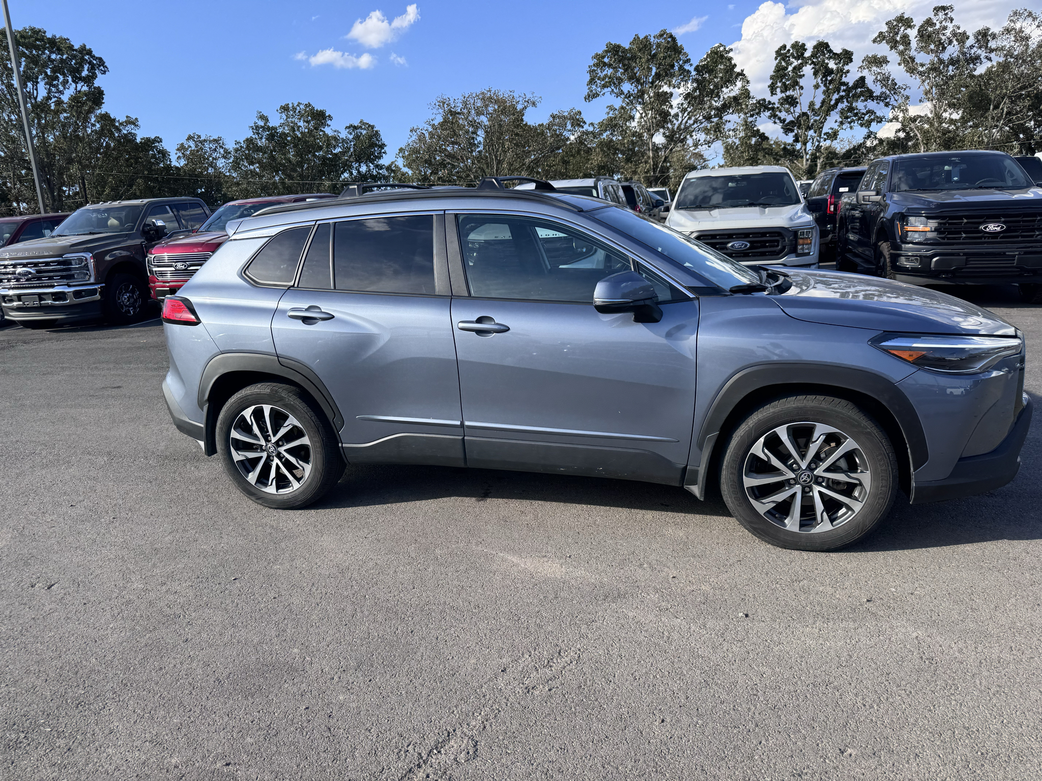 2024 Toyota Corolla Cross XLE photo 4
