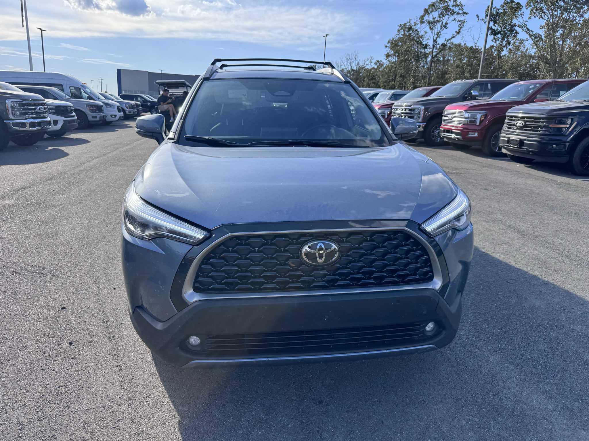 2024 Toyota Corolla Cross XLE photo 2