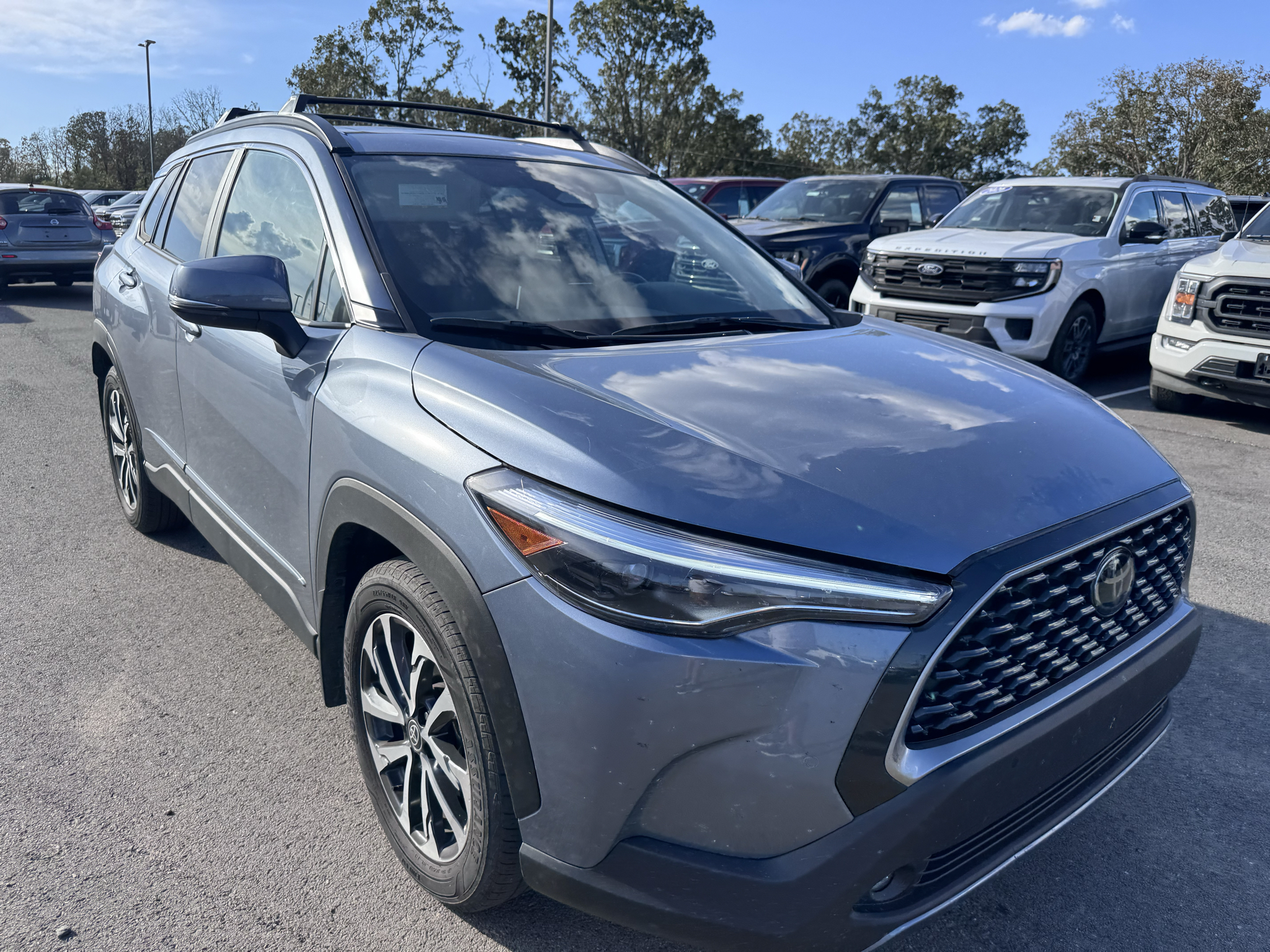 2024 Toyota Corolla Cross XLE photo 3