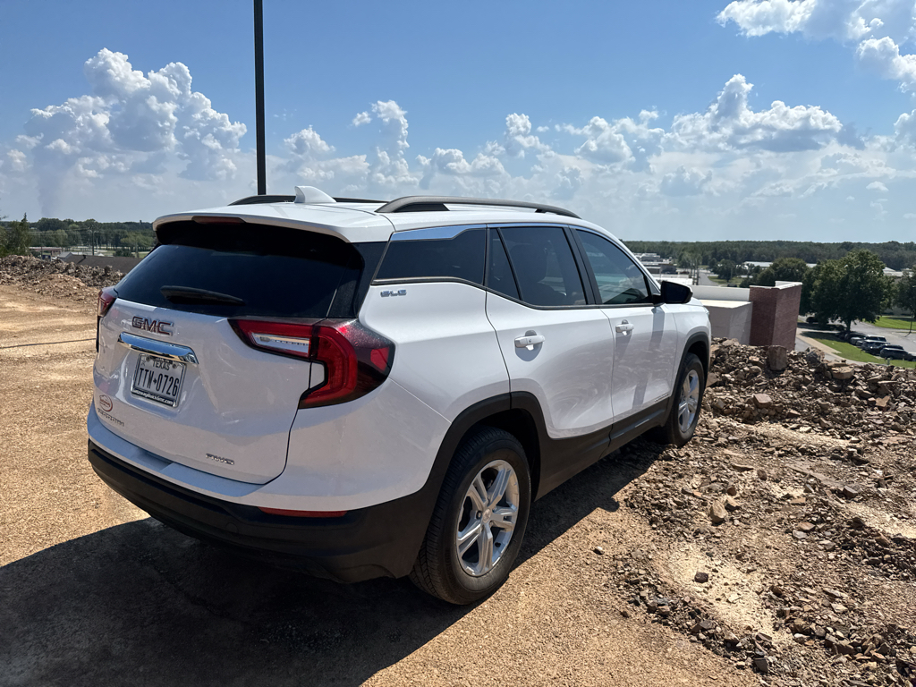 2024 GMC Terrain SLE photo 5