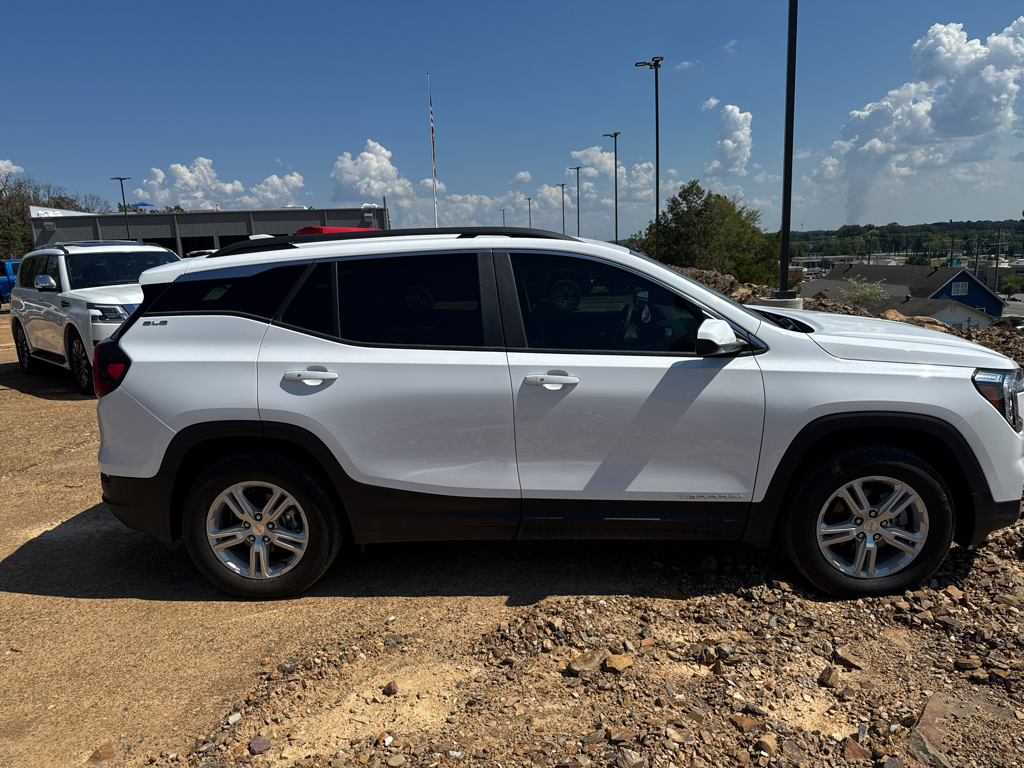 2024 GMC Terrain SLE photo 4