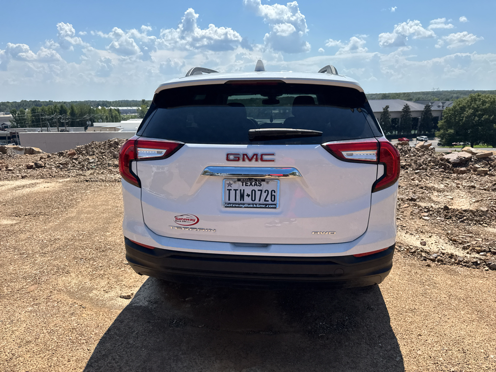 2024 GMC Terrain SLE photo 6