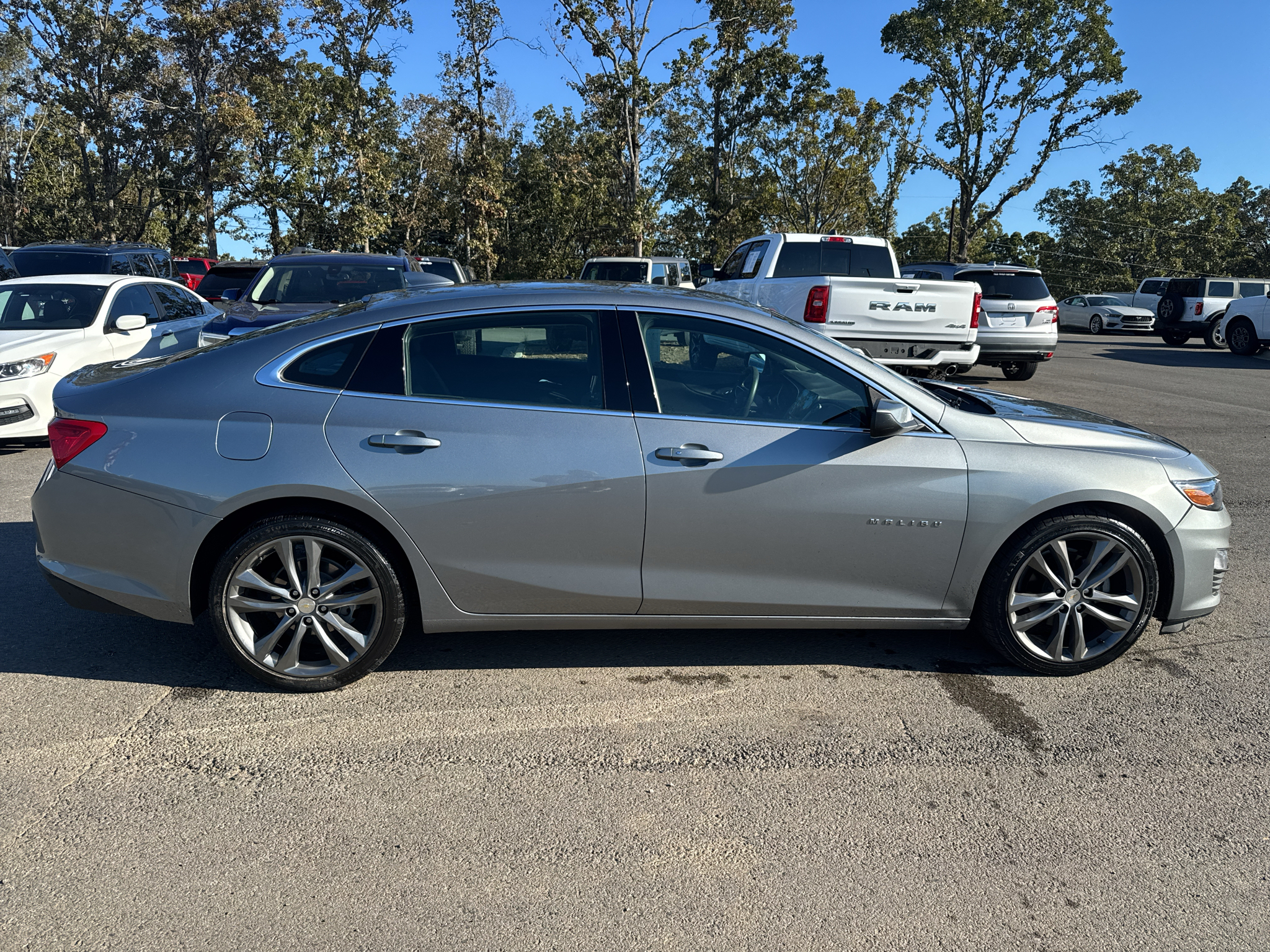 2023 Chevrolet Malibu LT photo 4