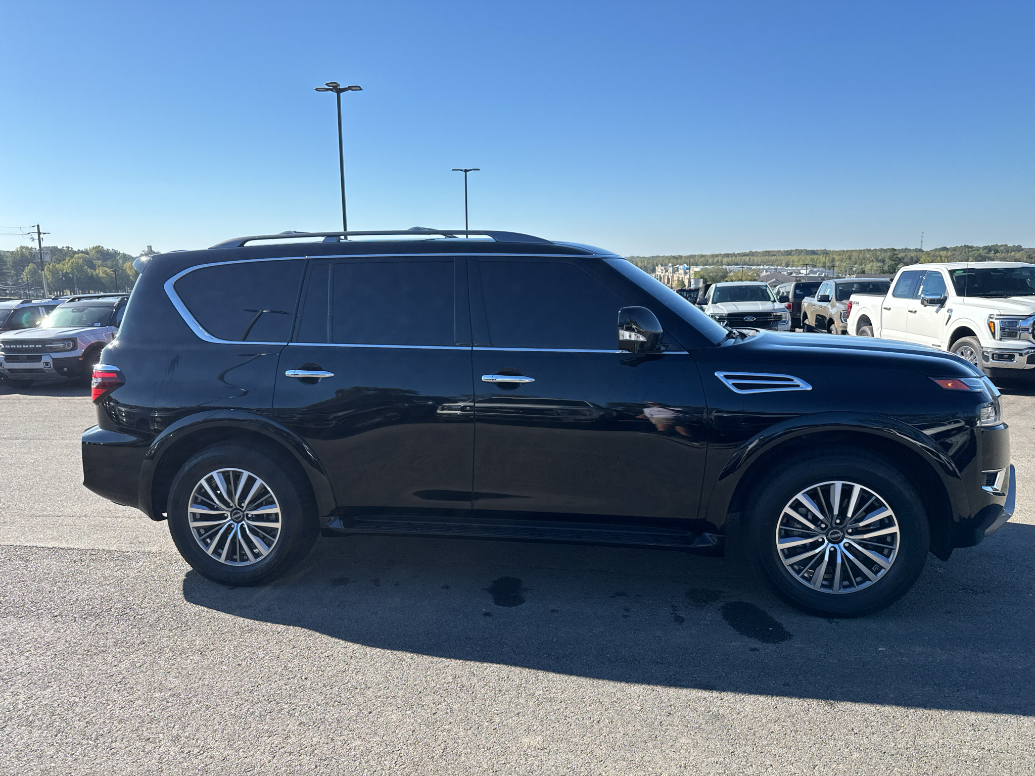 2023 Nissan Armada SL photo 5