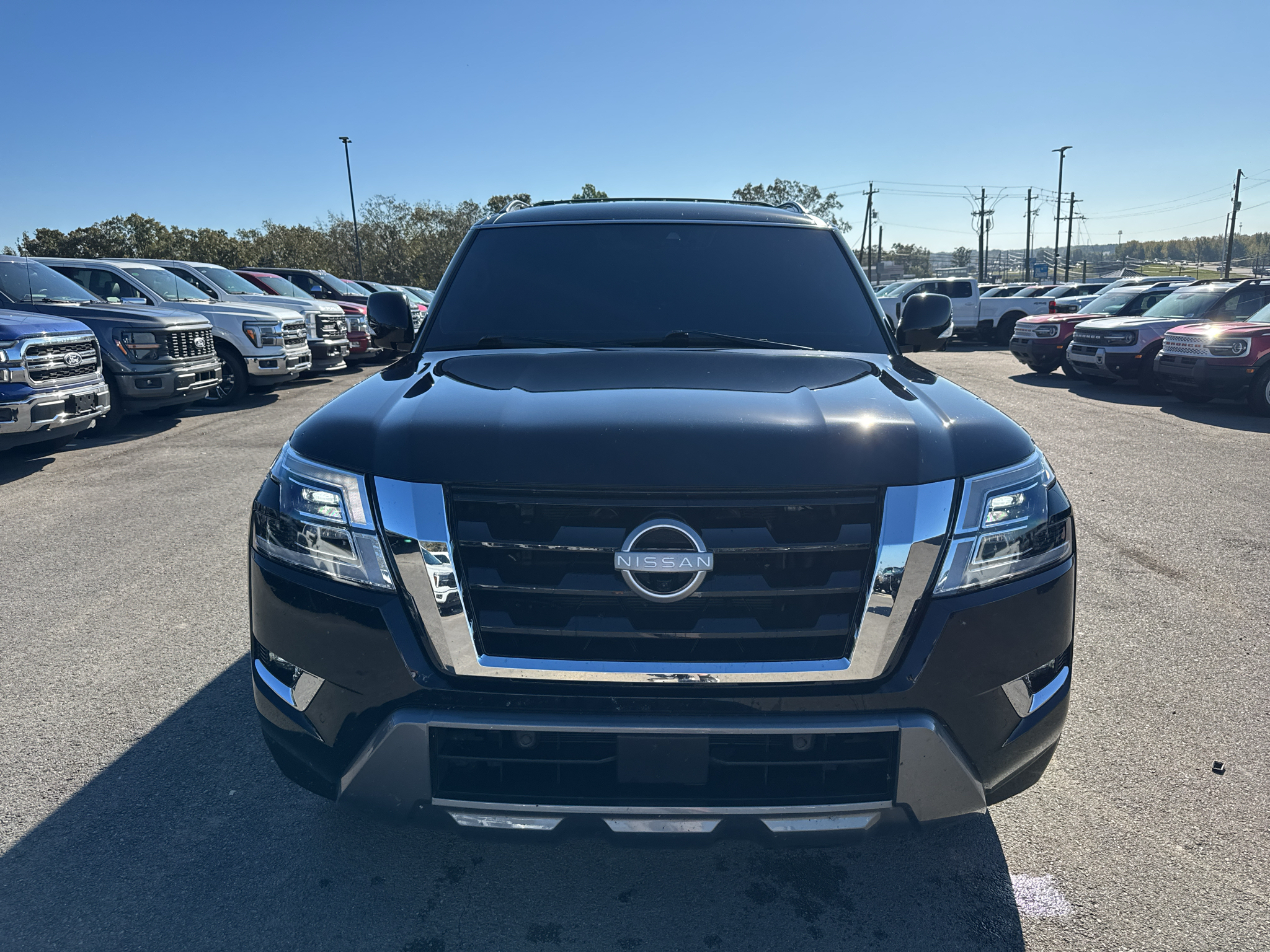 2023 Nissan Armada SL photo 2