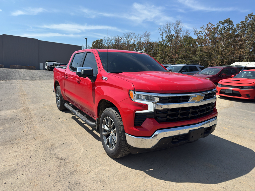 2025 Chevrolet Silverado LT photo 3