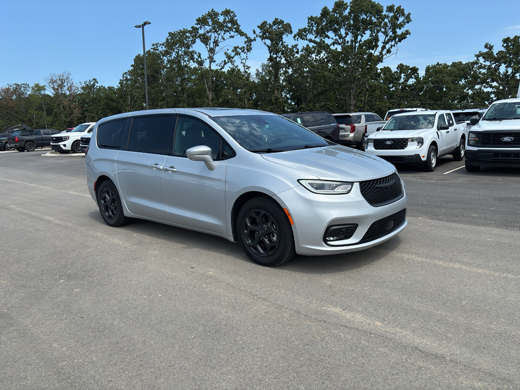 2022 Chrysler Pacifica representative vehicle photo