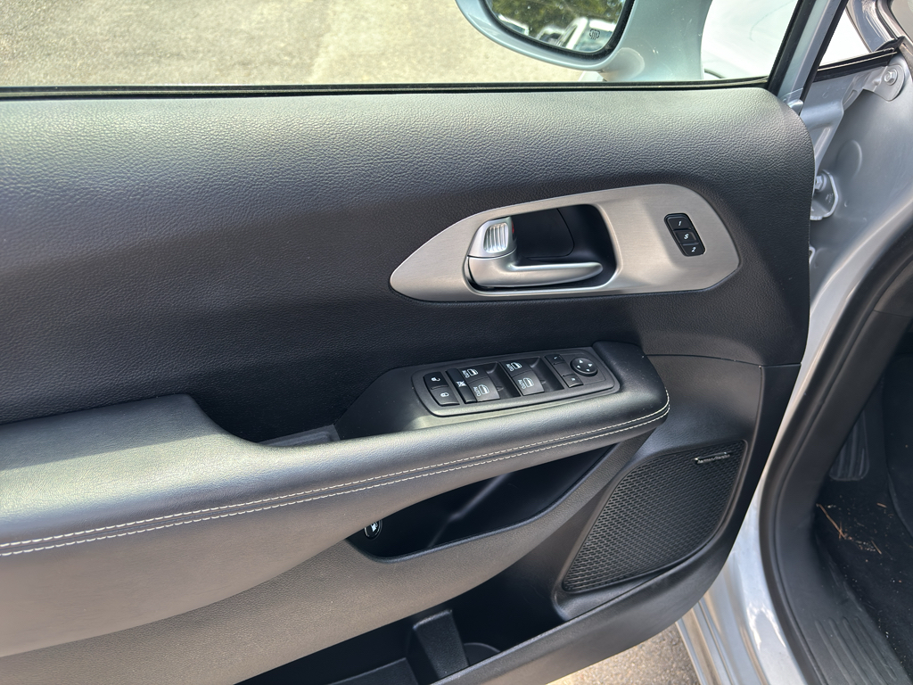 2022 Chrysler Pacifica representative vehicle photo