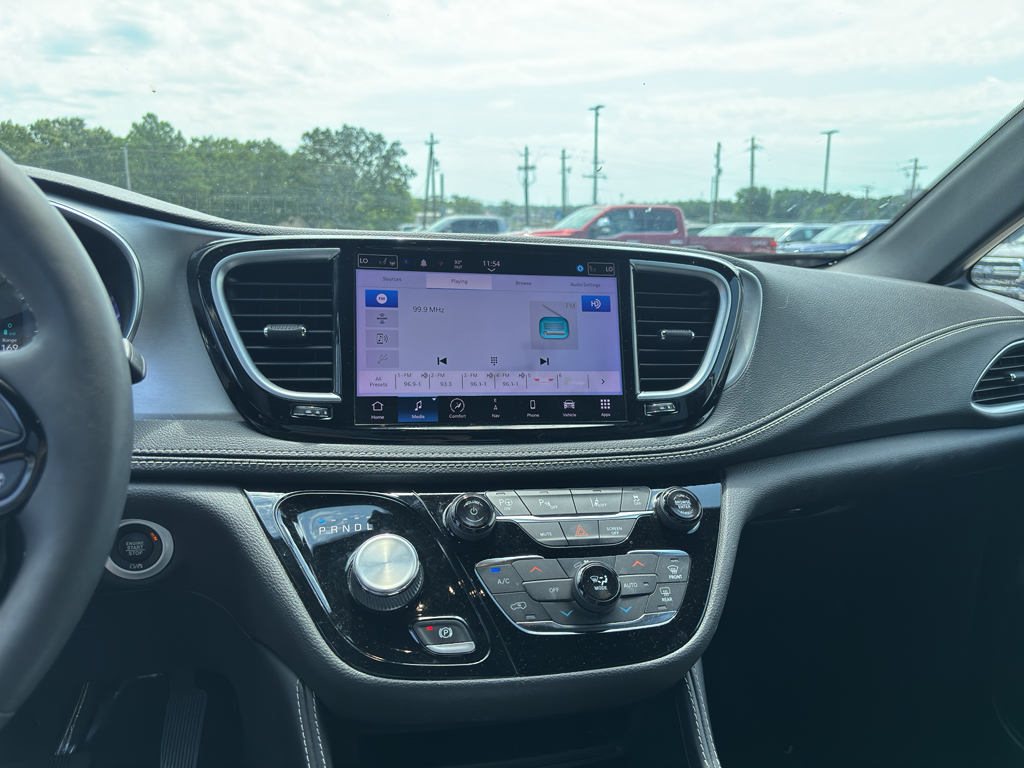 2022 Chrysler Pacifica representative vehicle photo