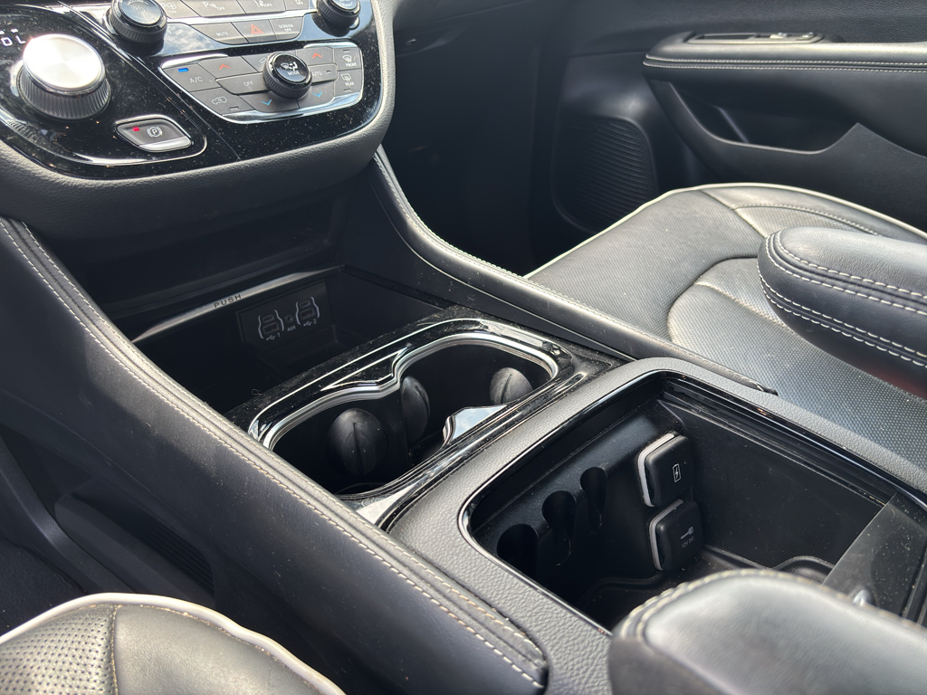 2022 Chrysler Pacifica representative vehicle photo